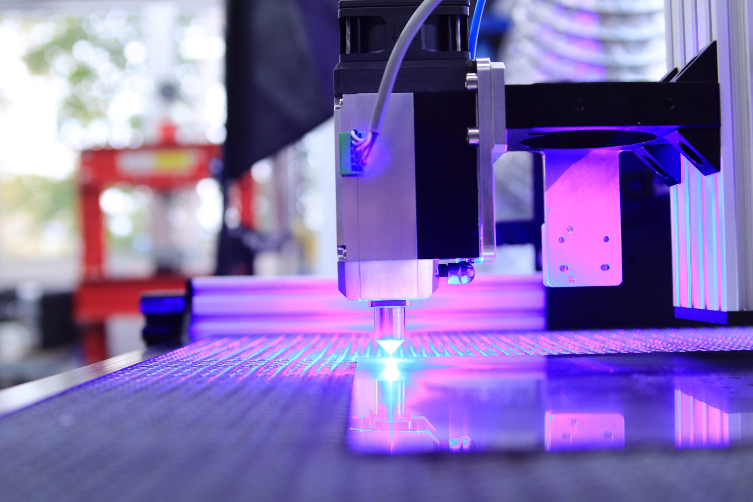 opt-lasers-KshEaH06rV8-unsplash maquinaria de taller de mecanizado